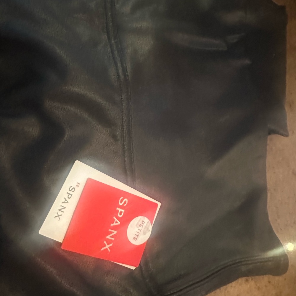 SPANX Black Leather Look Leggings
Petite 28in
New with tags - Picture 2 of 3